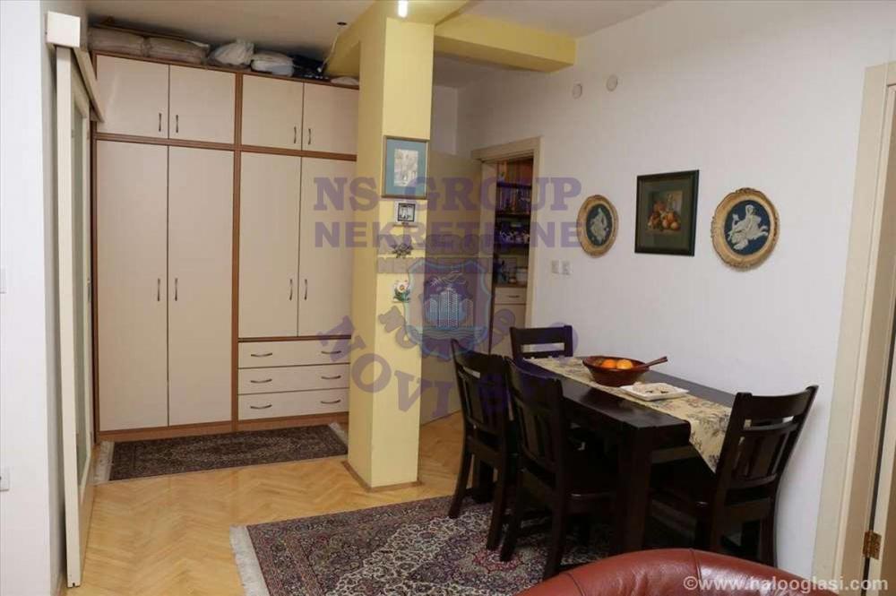 Slika 4 - Dvoiposoban, 64m2, Adamovićevo naselje Novi Sad, sa terasom, ima lift