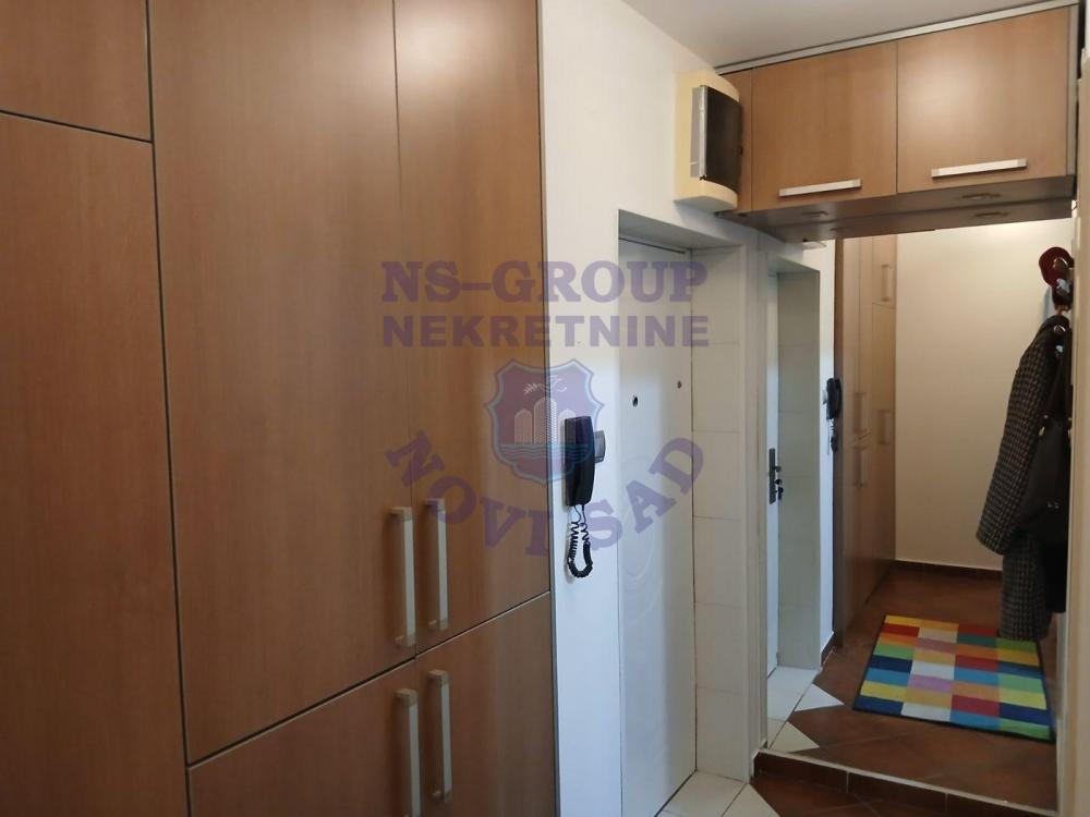 Slika 6 - Dvosoban, 43m2, Adamovićevo naselje Novi Sad