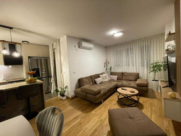 Slika 2 - Prodaja stana, 87m2, Bulevar Evrope Novi Sad, sa terasom, ima lift