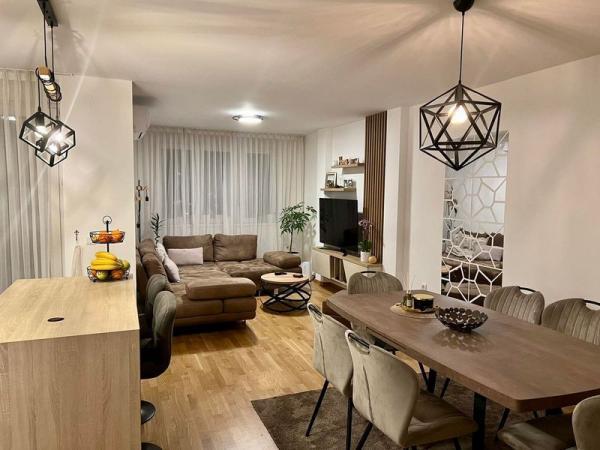 Glavna slika -Prodaja stana, 87m2, Bulevar Evrope Novi Sad, sa terasom, ima lift