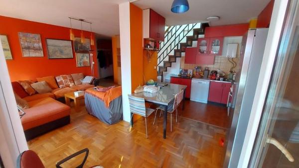 Slika 1 - Četvoroiposoban, namešten, plus krovna terasa oko 50m2! Železnička stanica! š. 522366