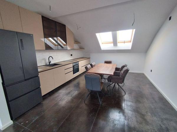 Slika 2 - Perfektan, četvoroiposoban, namešten stan blizu Sajma! Plus terasa oko 27m2! Parking! š. 519086