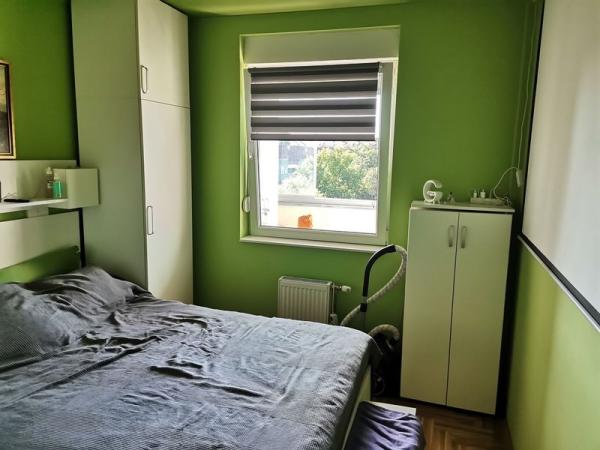 Slika 3 - Nova detelinara, stan j lokaciji koji se prodaje potpuno namešten i opremljen! š. 530042