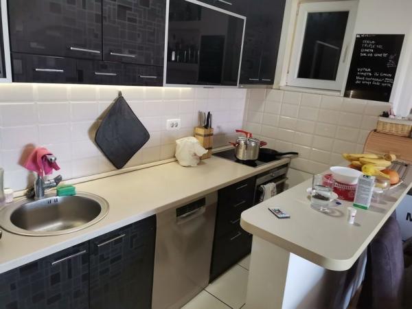 Slika 2 - Nova detelinara, stan j lokaciji koji se prodaje potpuno namešten i opremljen! š. 530042