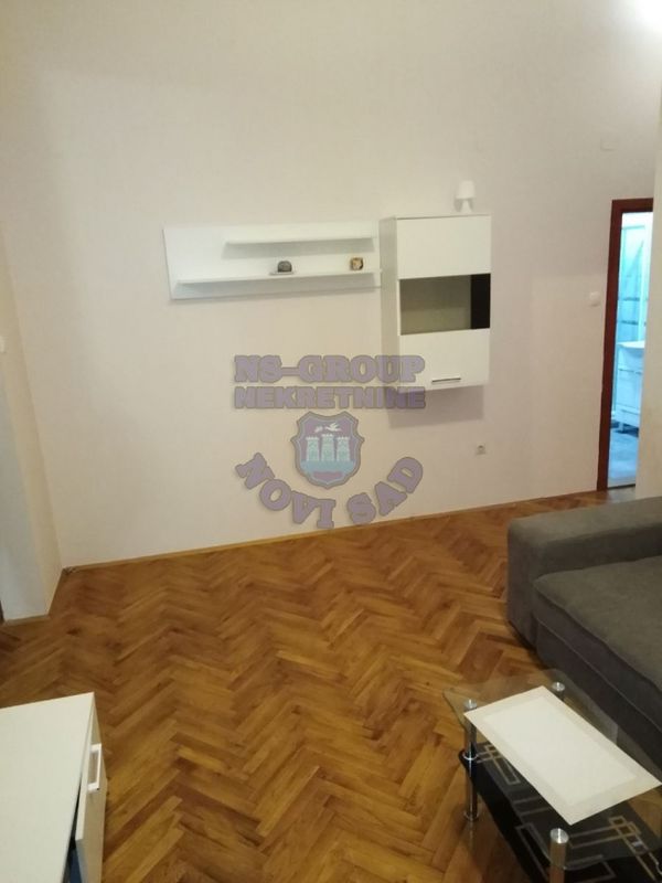 Slika 8 - Grbavica, kompletno namešten stan. š. 451830