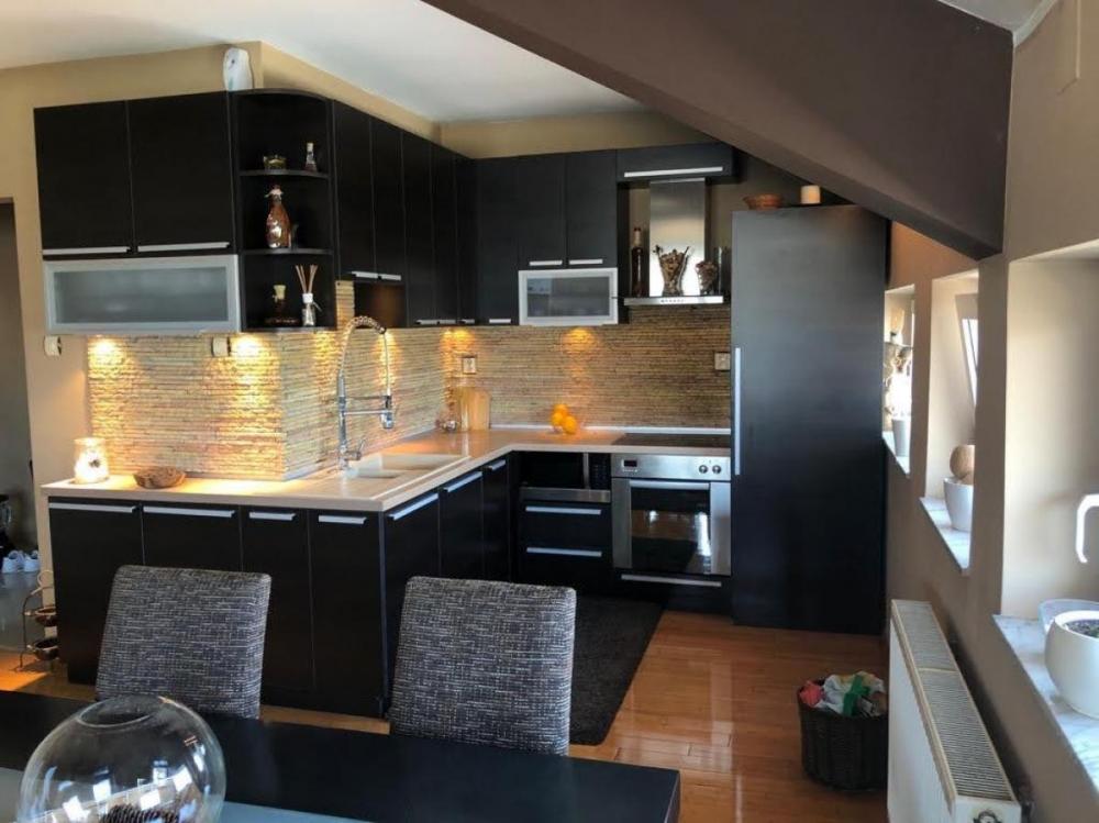 Slika 3 - Trosoban stan 124 m2 sa garažom na Novoj Detelinari