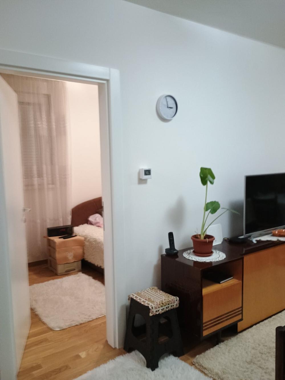 Slika 9 - Jednoiposoban, 42m2, Ratarska Novi Sad, sa terasom