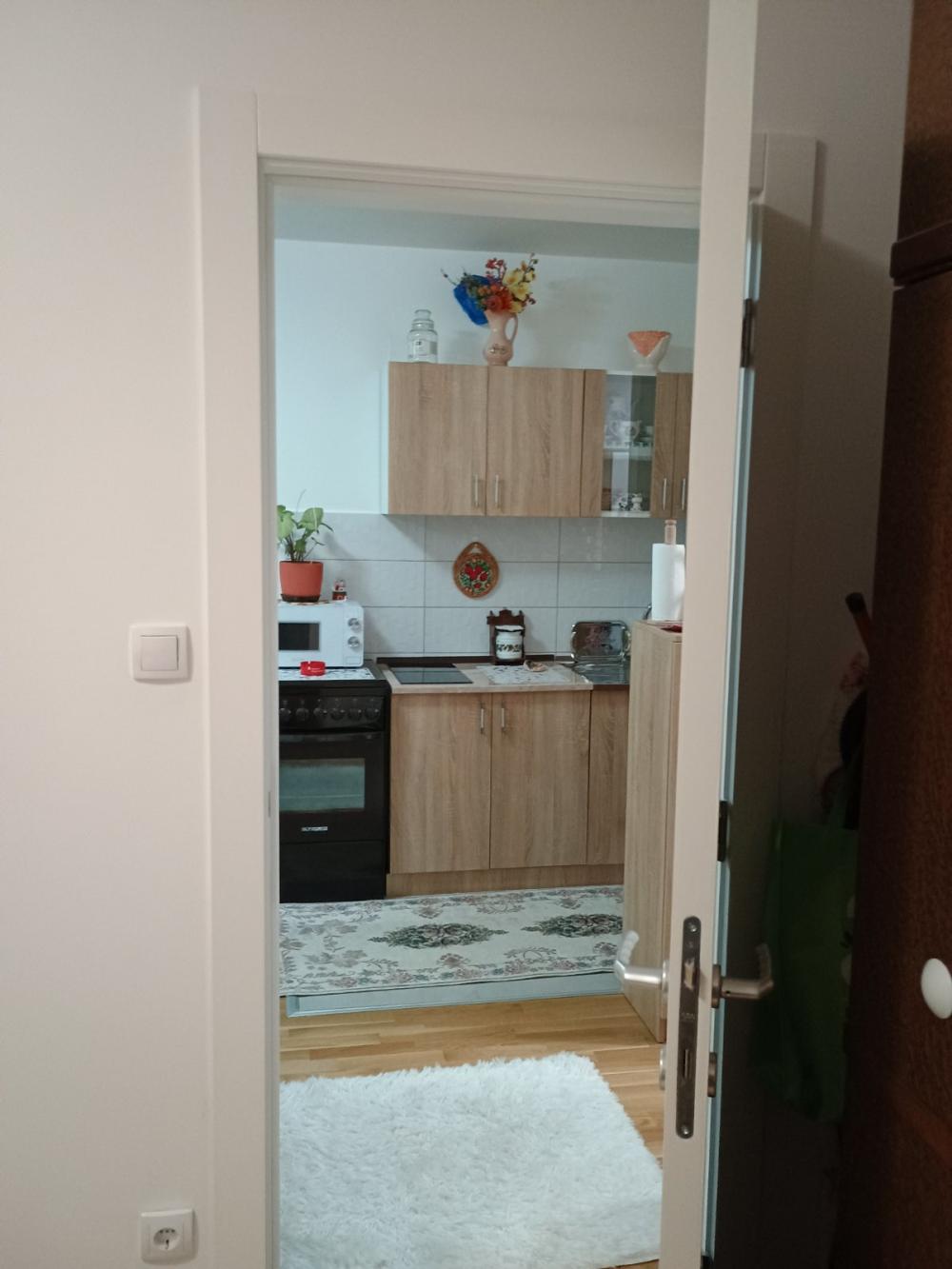 Slika 6 - Jednoiposoban, 42m2, Ratarska Novi Sad, sa terasom