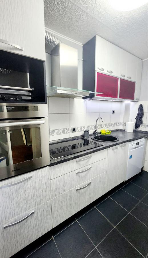 Slika 11 - Trosoban 89m LUX Novi Sad Liman 3 namesten useljiv