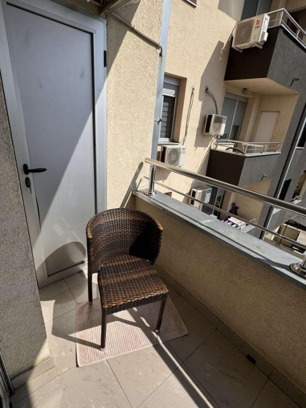 Slika 8 - Trosoban, 74m2, Novi Sad centar Novi Sad, sa terasom, ima lift