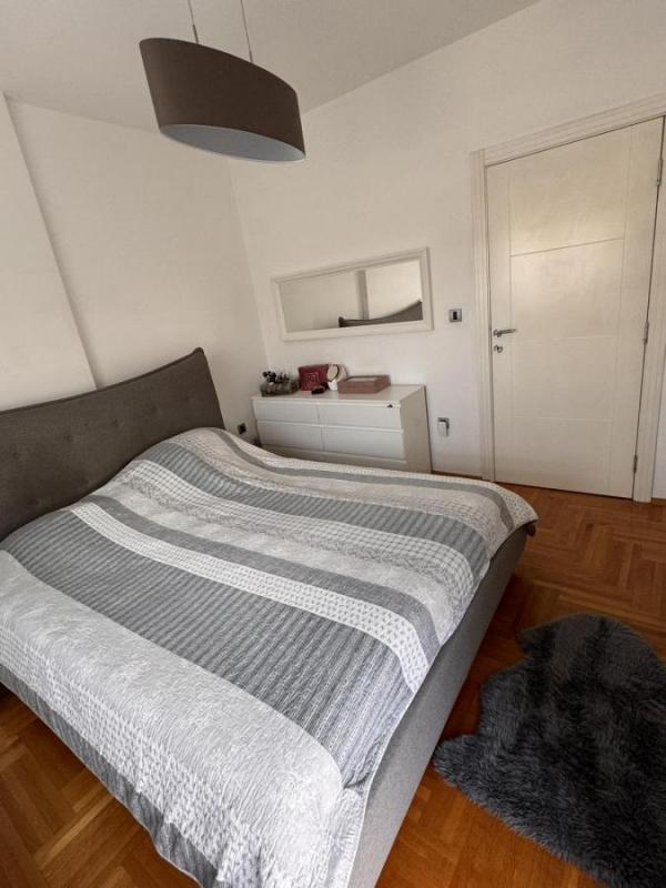 Slika 6 - Trosoban, 74m2, Novi Sad centar Novi Sad, sa terasom, ima lift