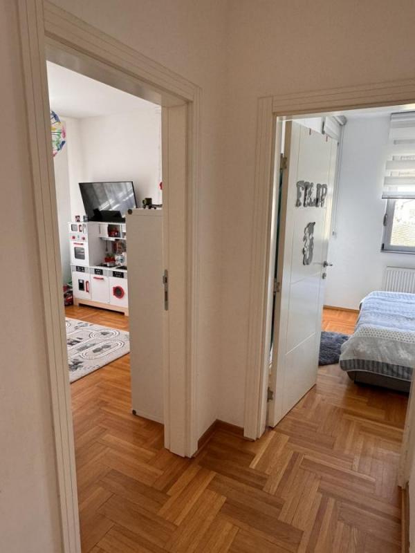 Slika 10 - Trosoban, 74m2, Novi Sad centar Novi Sad, sa terasom, ima lift