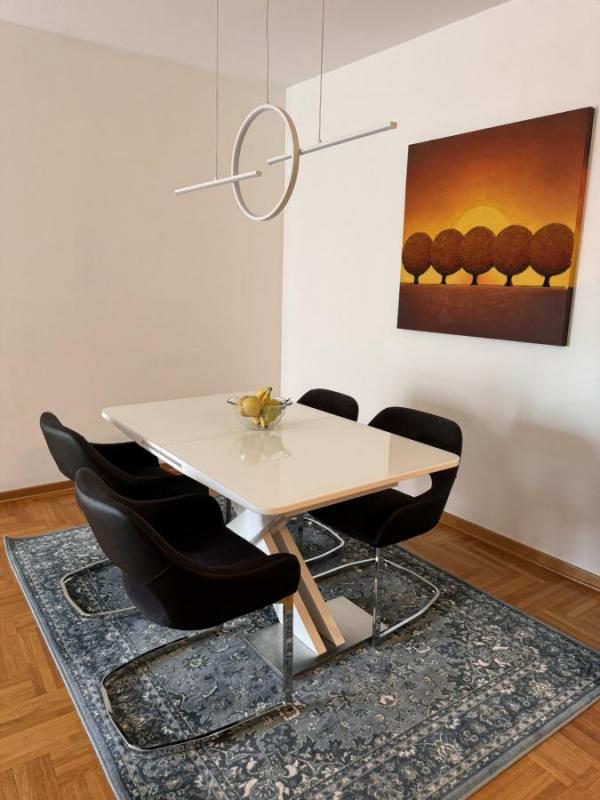 Slika 4 - Trosoban, 74m2, Novi Sad centar Novi Sad, sa terasom, ima lift