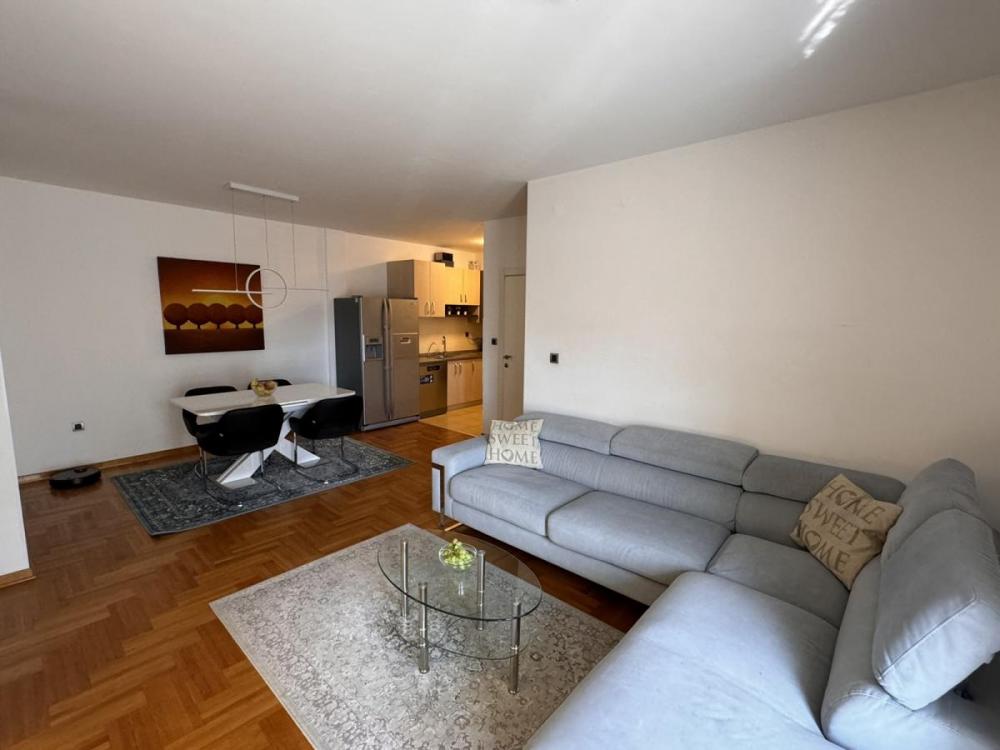 Slika 2 - Trosoban, 74m2, Novi Sad centar Novi Sad, sa terasom, ima lift