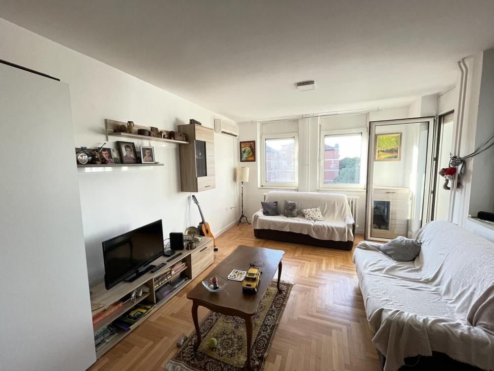 Slika 1 - Fantastičan porodičan stan u najlepšem delu Novog Naselja! 93m2 - Šifra: 533237