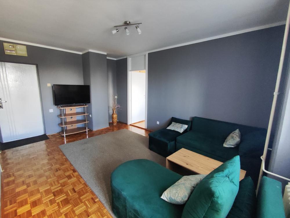 Slika 2 - Dvoiposoban, 42m2, Bul oslobodjenja 28 Novi Sad, sa terasom