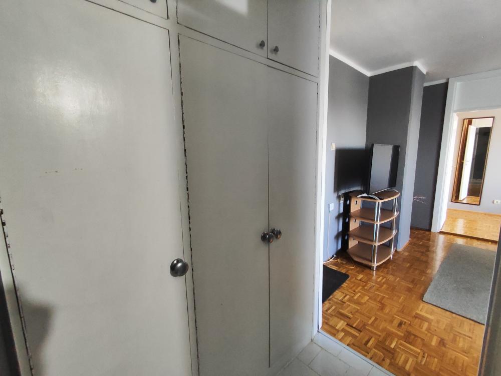 Slika 11 - Dvoiposoban, 42m2, Bul oslobodjenja 28 Novi Sad, sa terasom