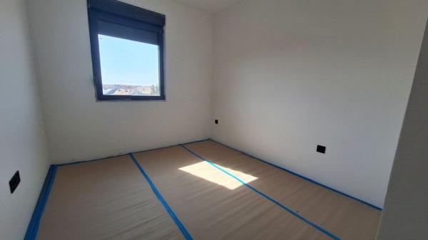 Slika 7 - Petosoban, 133m2, Grbavica Novi Sad, sa terasom, ima lift