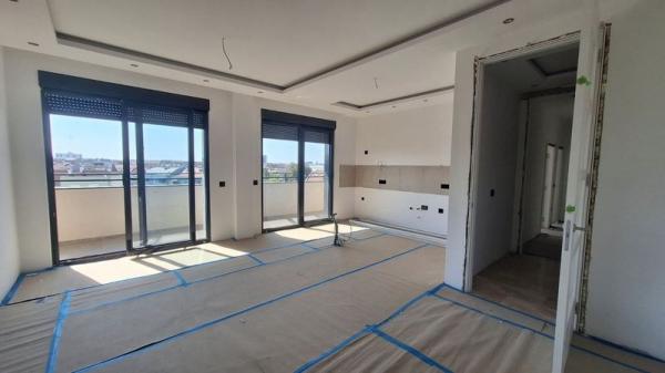 Slika 9 - Petosoban, 133m2, Grbavica Novi Sad, sa terasom, ima lift