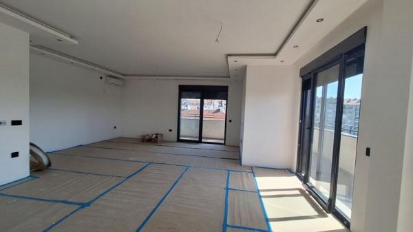 Slika 11 - Petosoban, 133m2, Grbavica Novi Sad, sa terasom, ima lift